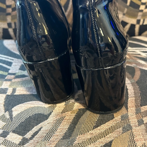 Design Lab - faux blk patent leather tall boots size 8.5 heel height approx 3in - Picture 8 of 10